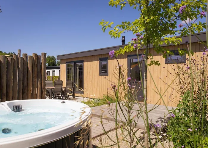 Chalet 4-persoons Voortse Wellness